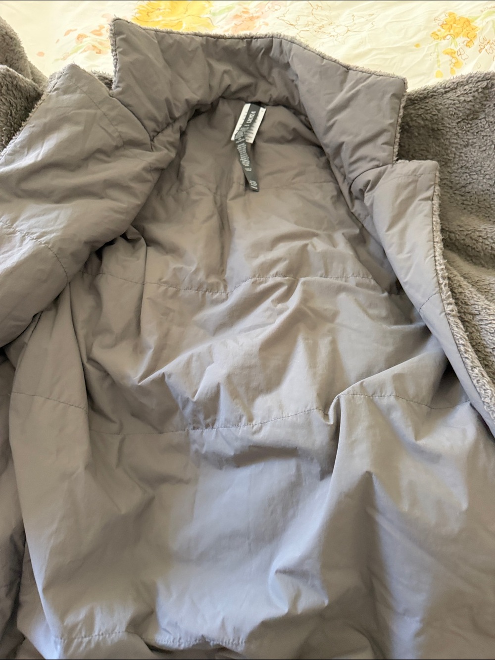 Vuori Women's Charcoal Gray Teddy Jacket - Picture 4 of 5
